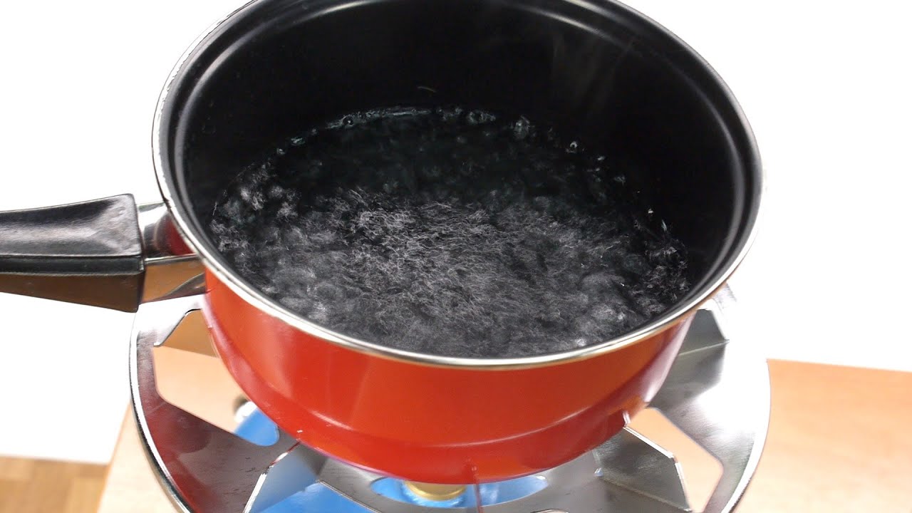 a que temperatura empieza a hervir el agua