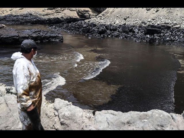 como combatir un derrame de petroleo