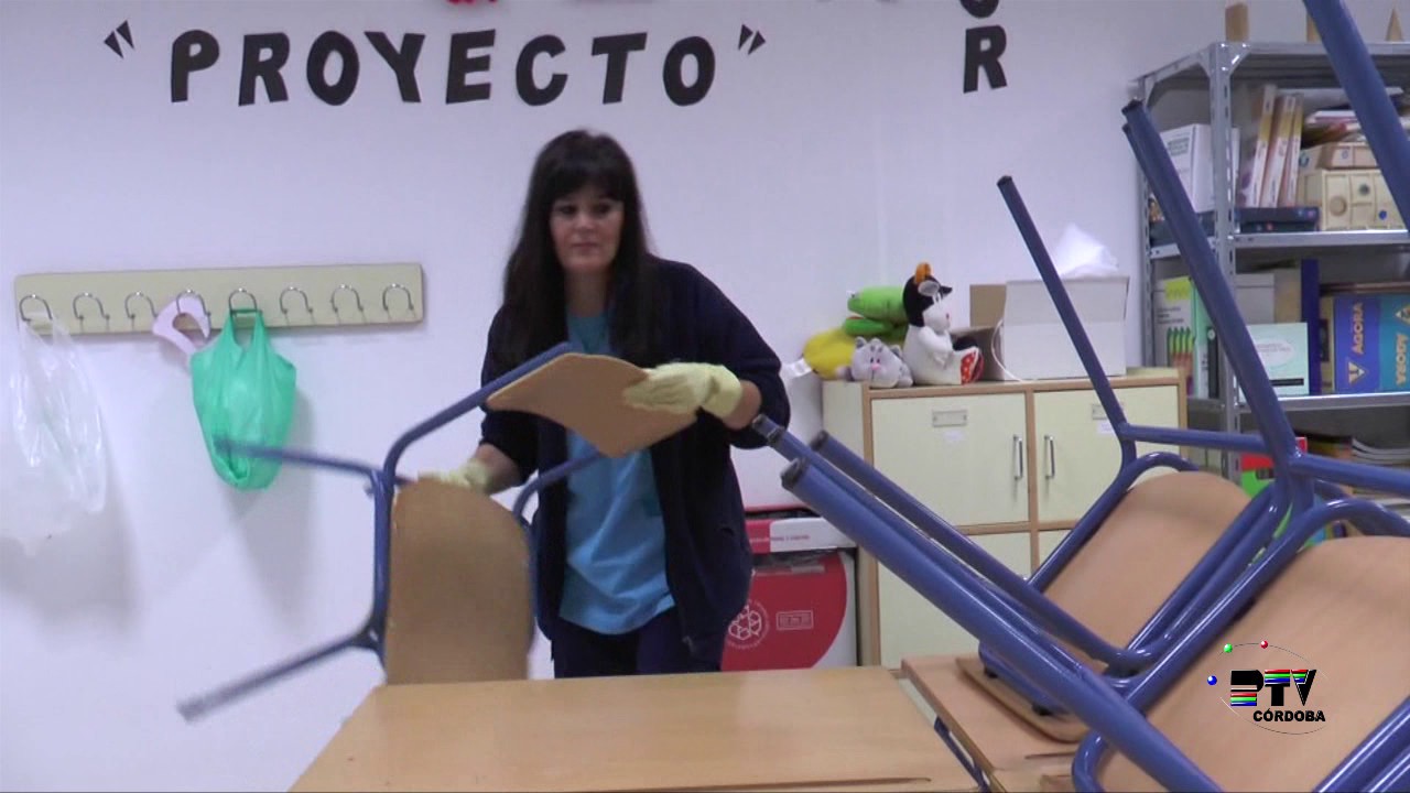 personal de limpieza de un colegio