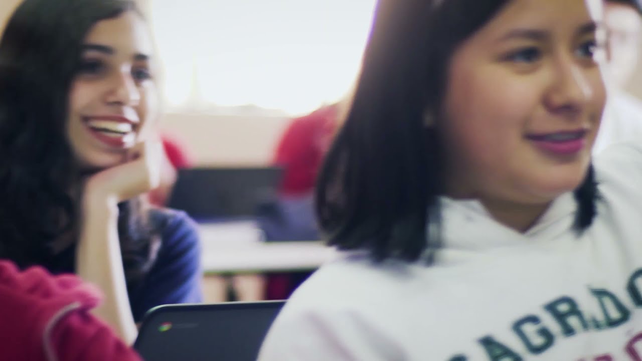 diferencia entre escuela bilingue y bicultural